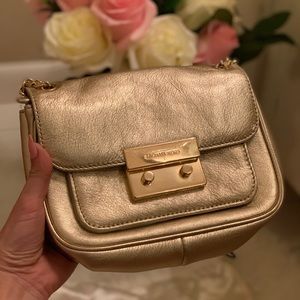 MICHAEL KORS GOLD CROSSBODY
